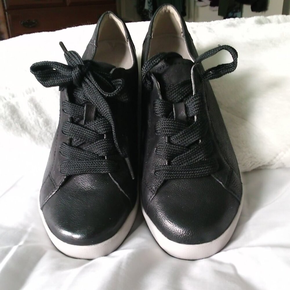 Dansko Black Tie Sneaker Size 8